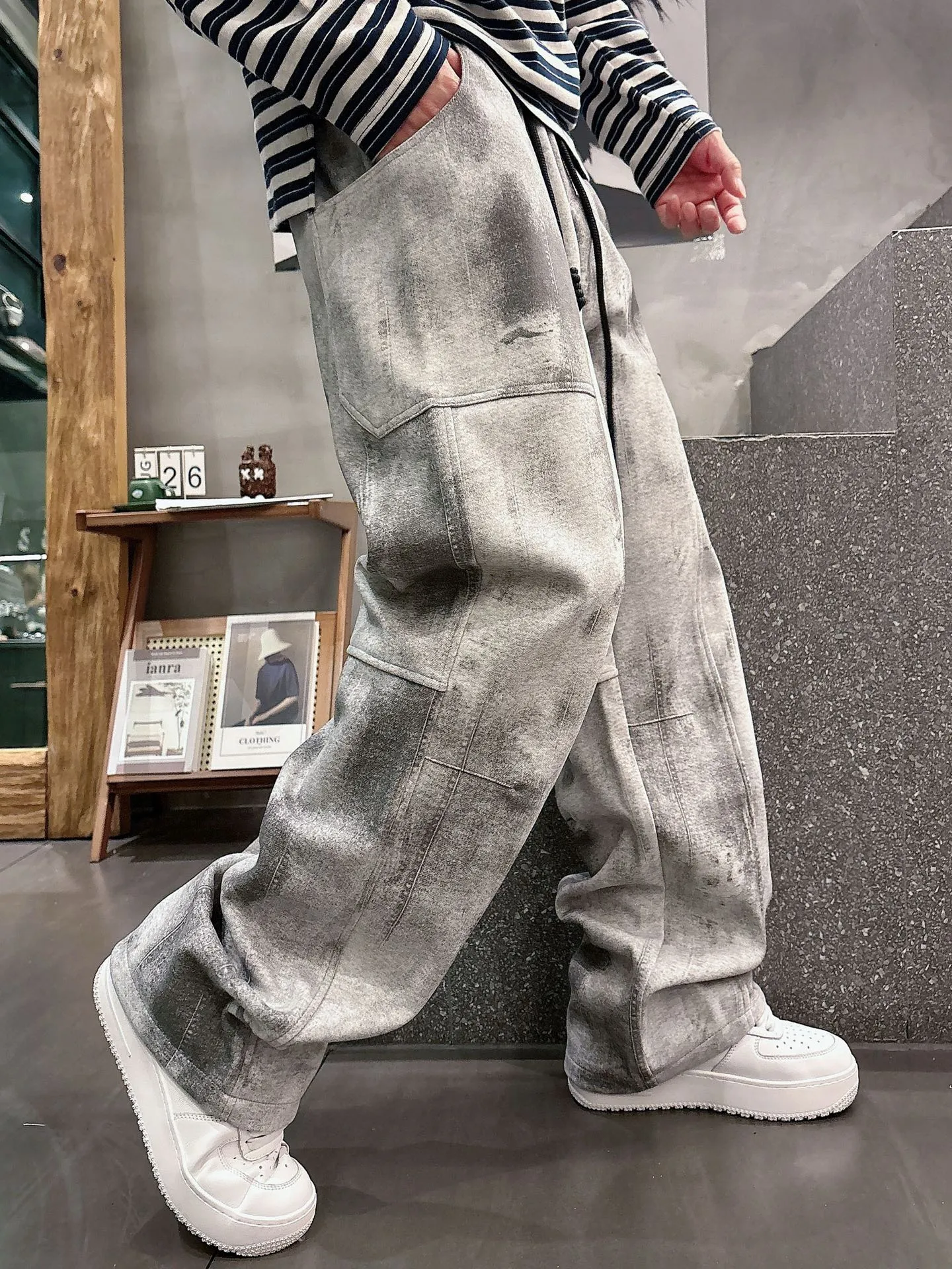 Balenciaga 🆕2026 Autumn and Winter New Arrival Casual Pants! The official website will be released simultaneously. Brand Classic LOGO casual pants, customized fabrics, excellent comfort and strong touch. Highly recognisable, perfect appearance and craftsmanship. Size:M-3XL